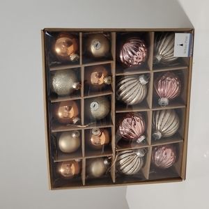 White Pine 18 piece Glass Ornaments Gold/Champagne